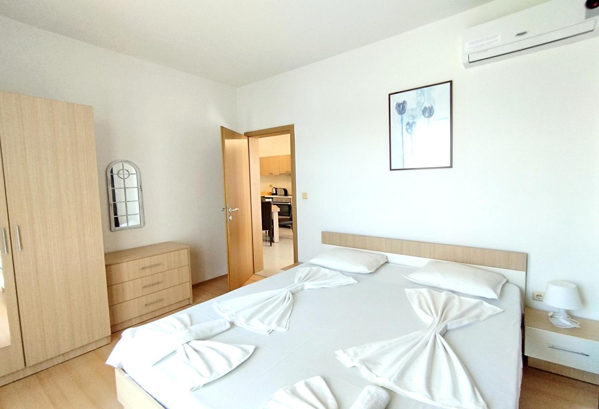 New Line Village Apartments Sunny Beach Exterior photo