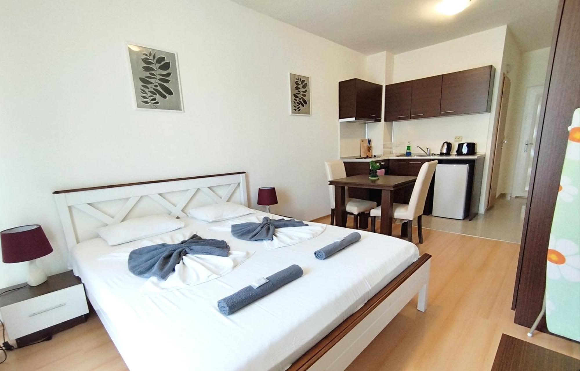 New Line Village Apartments Sunny Beach Exterior photo